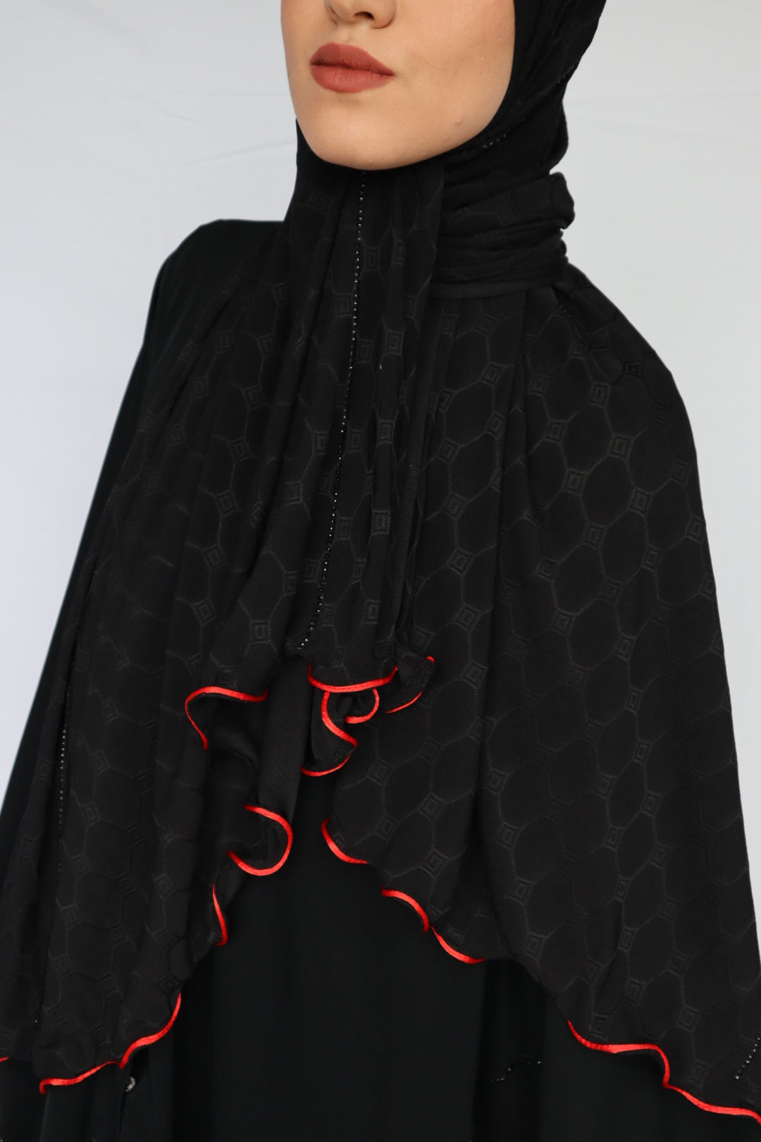 HOLOGRAPH AVEC STRASS NOIR BORDURE ROUGE
